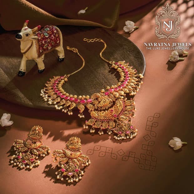 Elegant Gold Jewelry Collection - Gallery Image 6